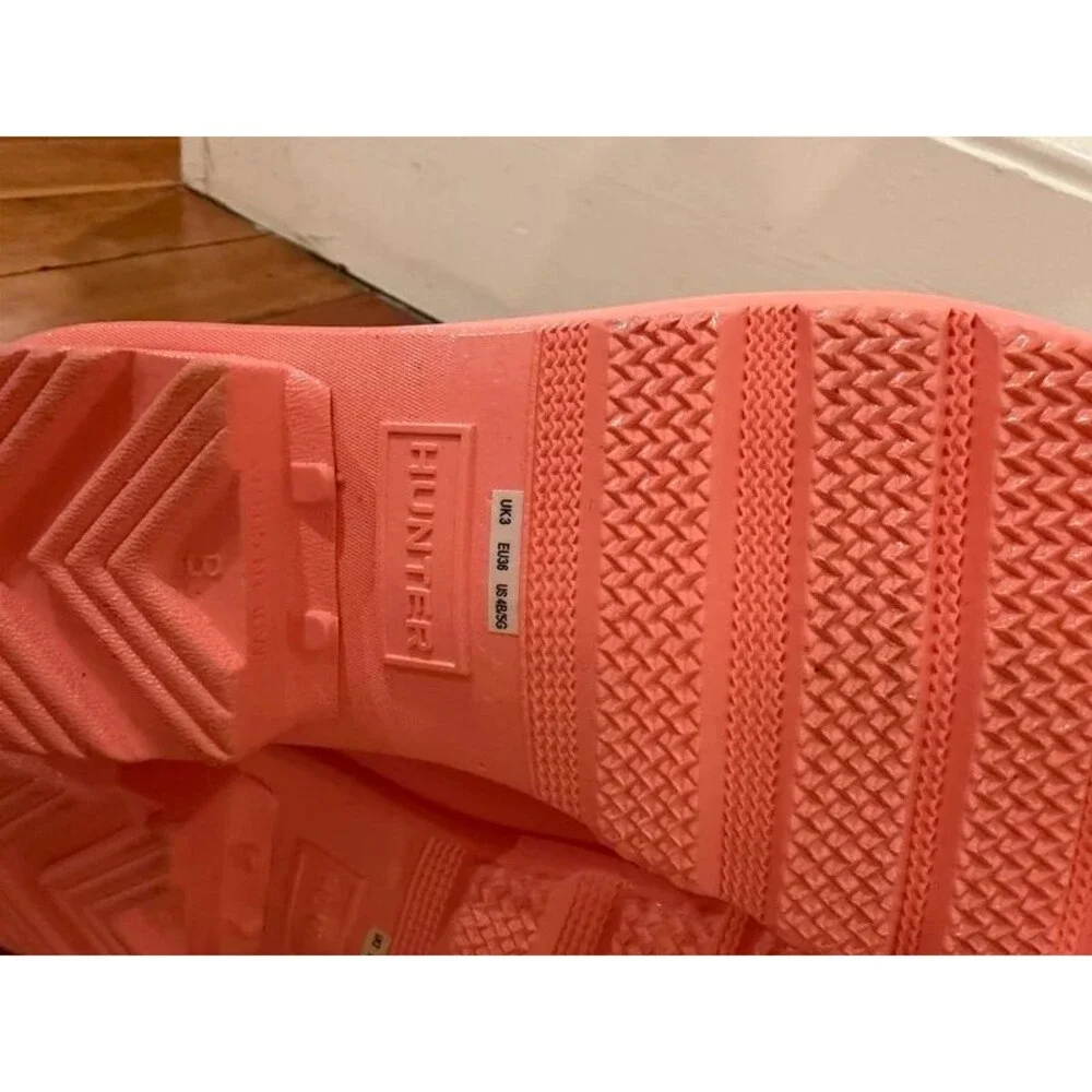 Glossy coral Hunter short boots size 5